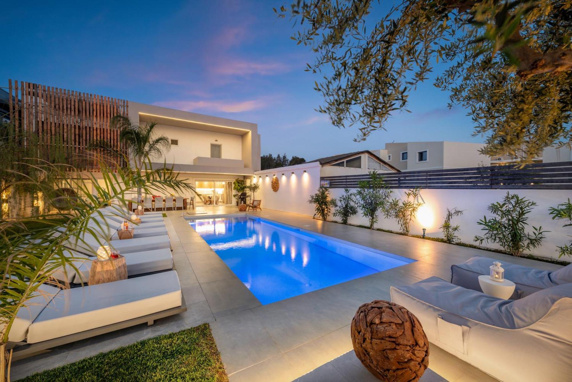 Hypnosis Beachside Villa With Private Heated Pool Георгиуполис Экстерьер фото