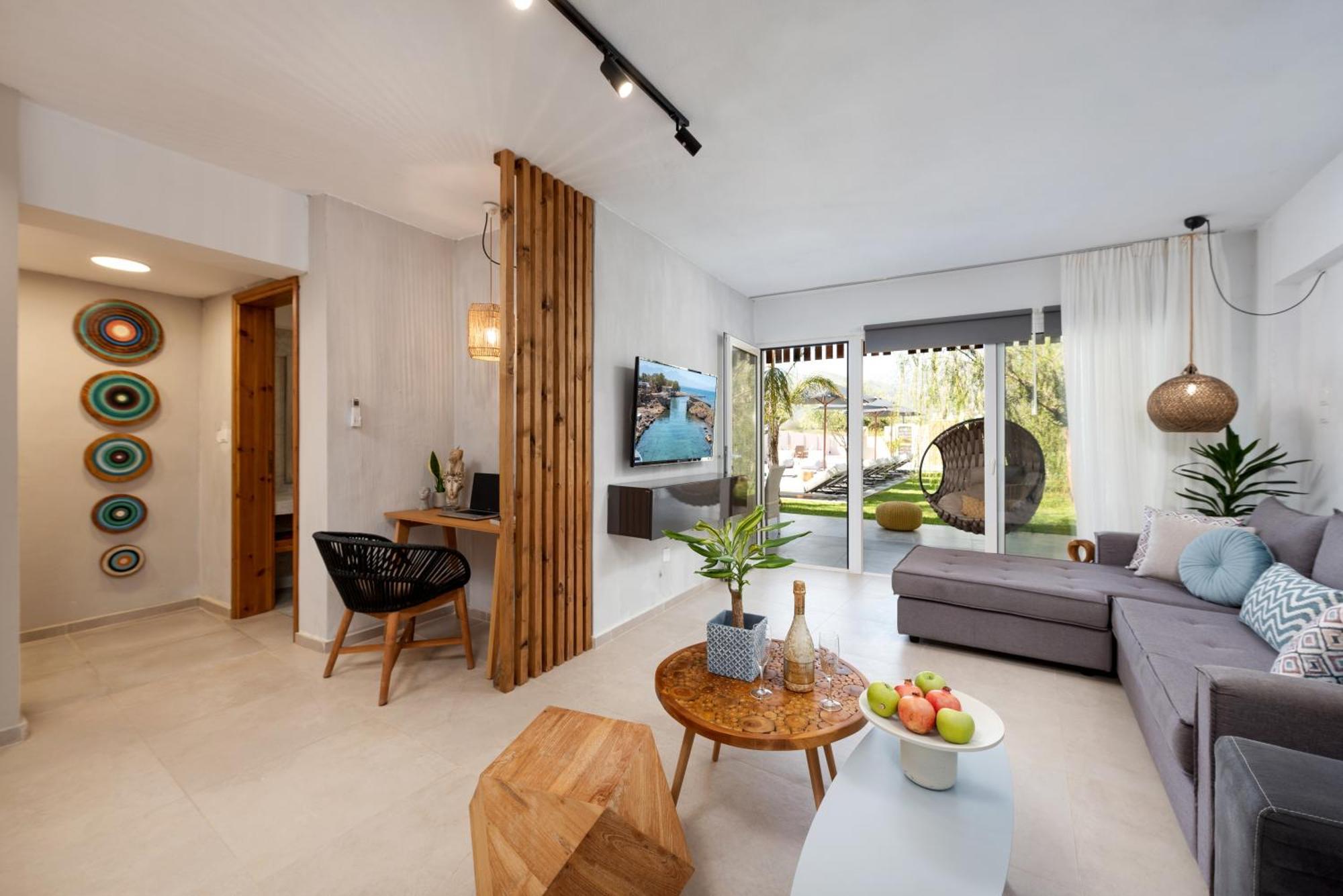 Hypnosis Beachside Villa With Private Heated Pool Георгиуполис Экстерьер фото
